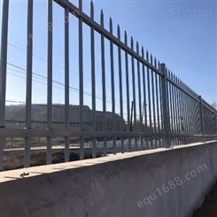太原小区铁艺围墙护栏蓝白相间锌钢护栏喷塑锌钢护栏厂家定制