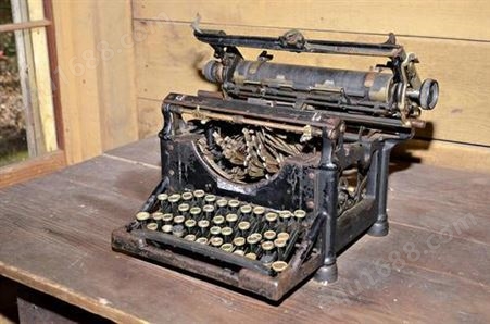 上海市老打字机回收  长宁区老唱机高价回收
