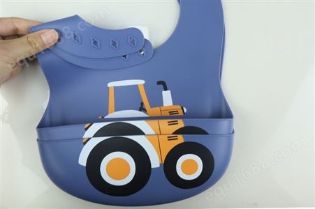柔软防水婴儿硅胶围兜卡通卡车印刷趣味宝宝口水兜可调节儿童饭兜