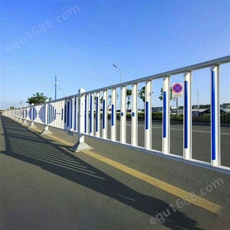 道路护栏城市公路马路隔离防撞栏杆人行道交通防护铁围栏